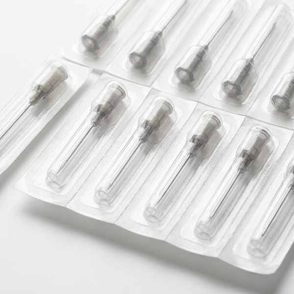 Sterile 27G hypodermic needles with grey luer-lock hubs in blister packs
